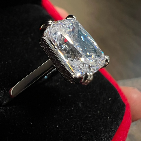 4 Carat Radiant Cut Moissanite Engagement Ring for Women. Ring Size:5.5 - Picture 6 of 8